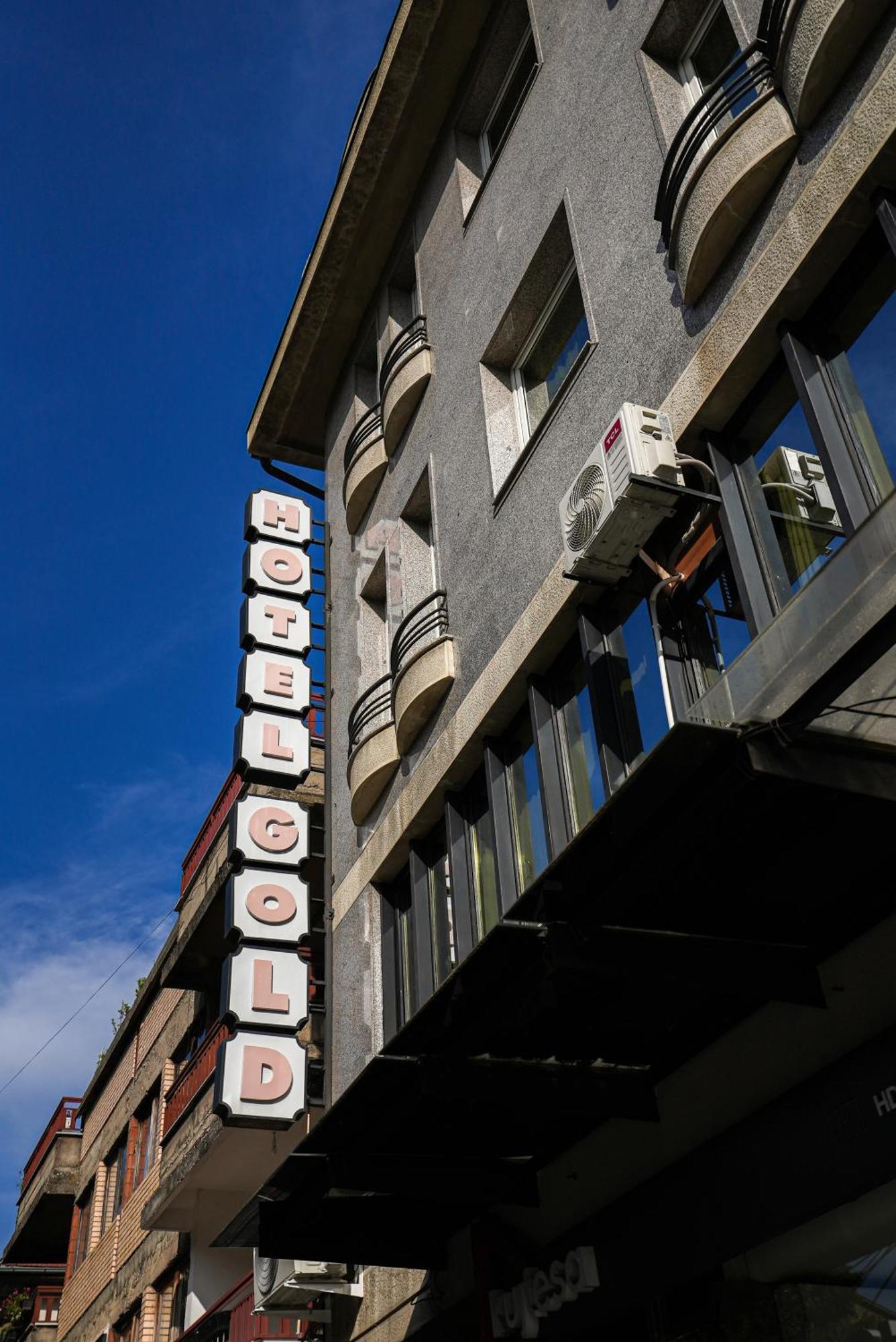 Hotel Gold Inn Peje Exterior photo