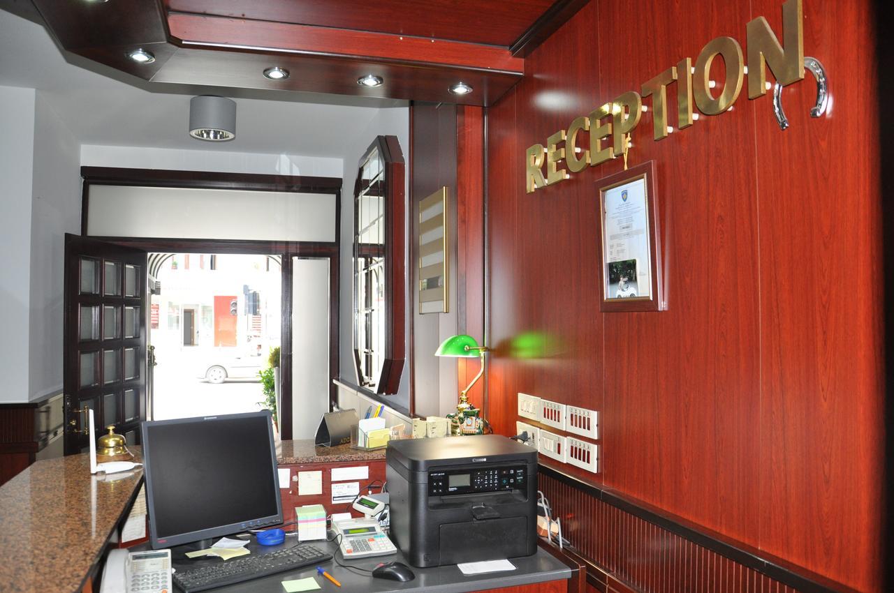 Hotel Gold Inn Peje Exterior photo